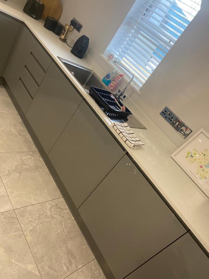 Modern 3-Bed Apartment In Magherafelt Sleeps 8 Zewnętrze zdjęcie